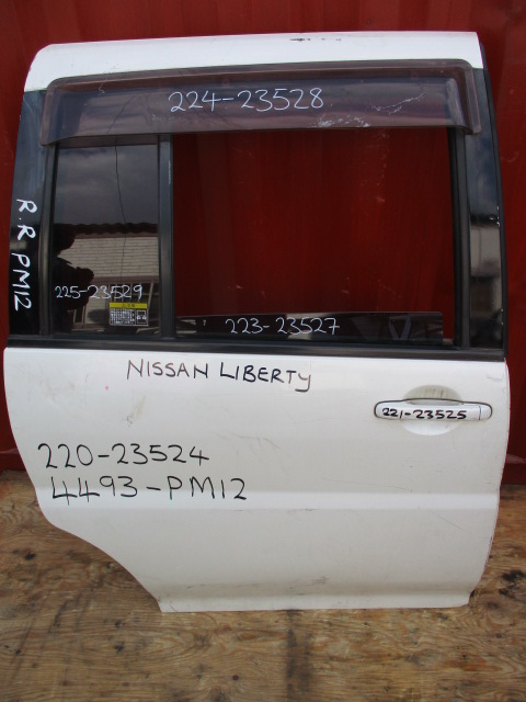 Used Nissan Liberty VENT GLASS REAR RIGHT